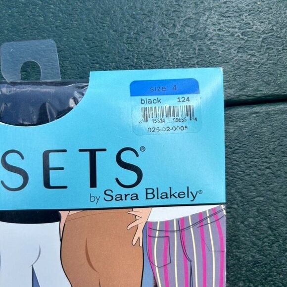 NIP Assets by Sara Blakely Size 4 Black Unbelievable Underwear Mid-Thigh‎ Shaper - Picture 2 of 7